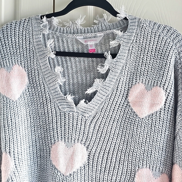No Boundaries Gray Sweater w Fringe & Pink hearts. XXL NWOT see below for note - Picture 2 of 11